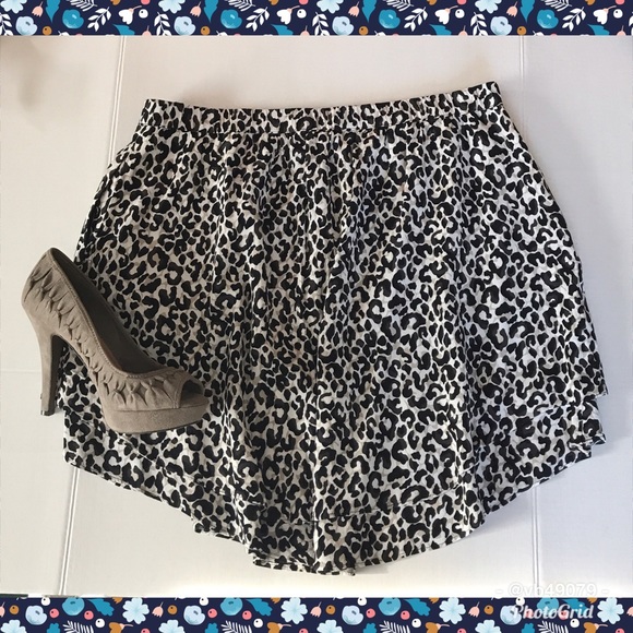 Banana Republic Dresses & Skirts - LIKE NEW ANIMAL PRINT ELASTIC WAIST SKIRT